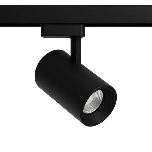 Faretto LED nero montato su binario magnetico 48V, isolato su sfondo bianco