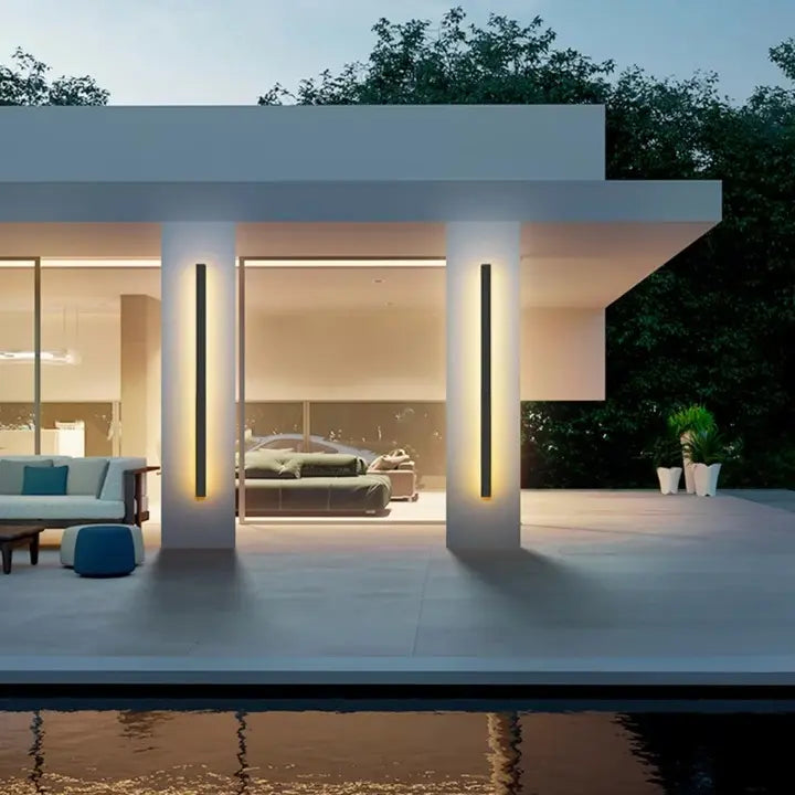 Lampada LED da parete lunga 150cm e 3CCT con vista montata sulla facciata