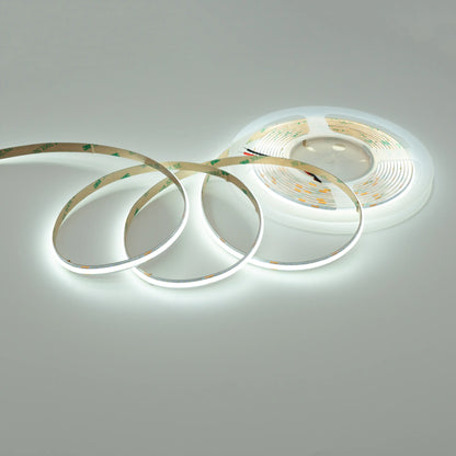 Striscia LED COB luce fredda 6500K accesa effetto uniforme
